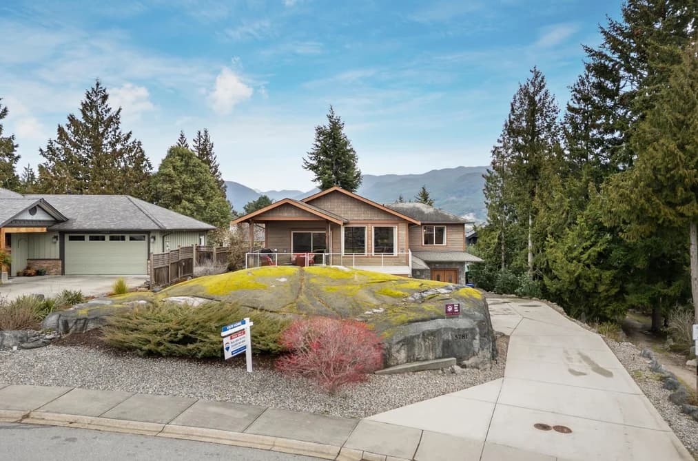 5781 GENNI'S WAY, Sechelt, BC — Residential for Sale - Photo 2