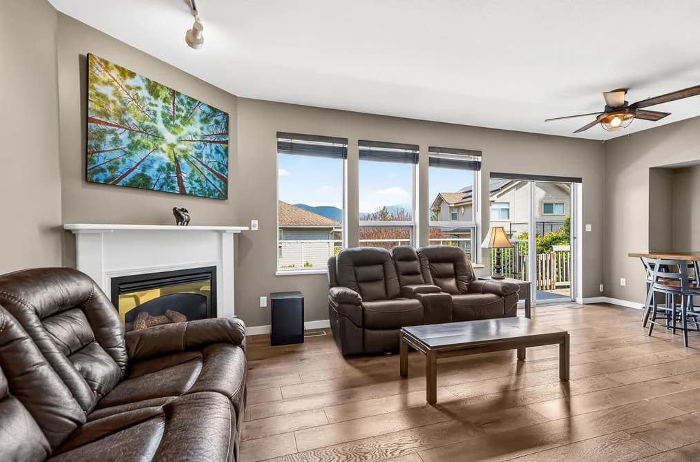 5796 TRAIL AVENUE, Sechelt, BC — Residential for Sale - Main Photo