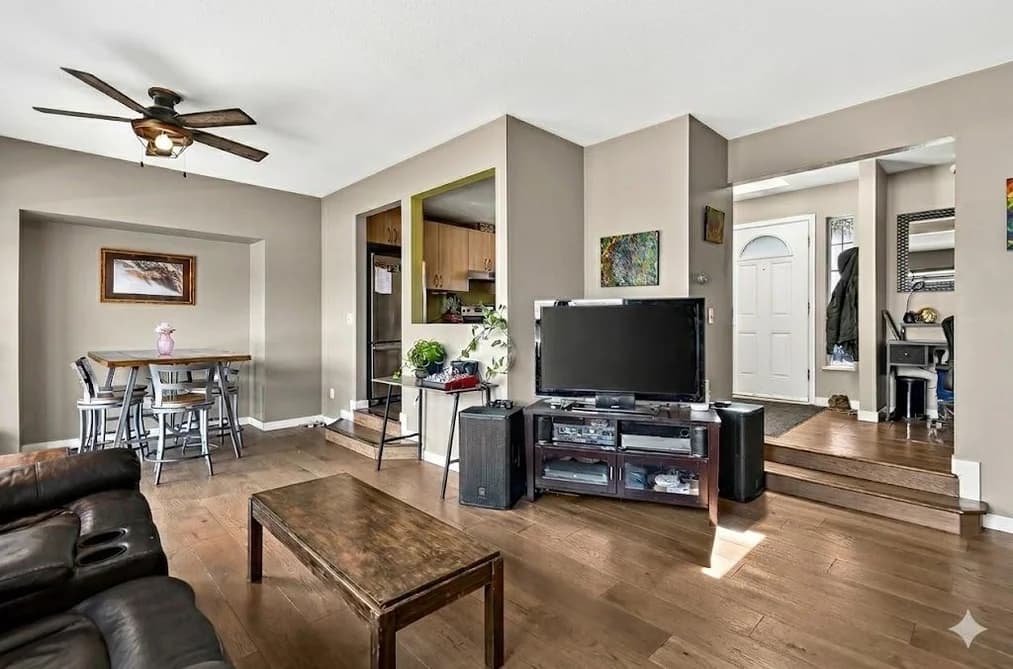 5796 TRAIL AVENUE, Sechelt, BC — Residential for Sale - Photo 2