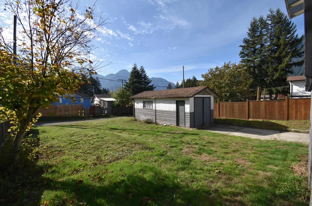 580 RUPERT STREET, Hope, BC — Residential for Sale - Photo 2