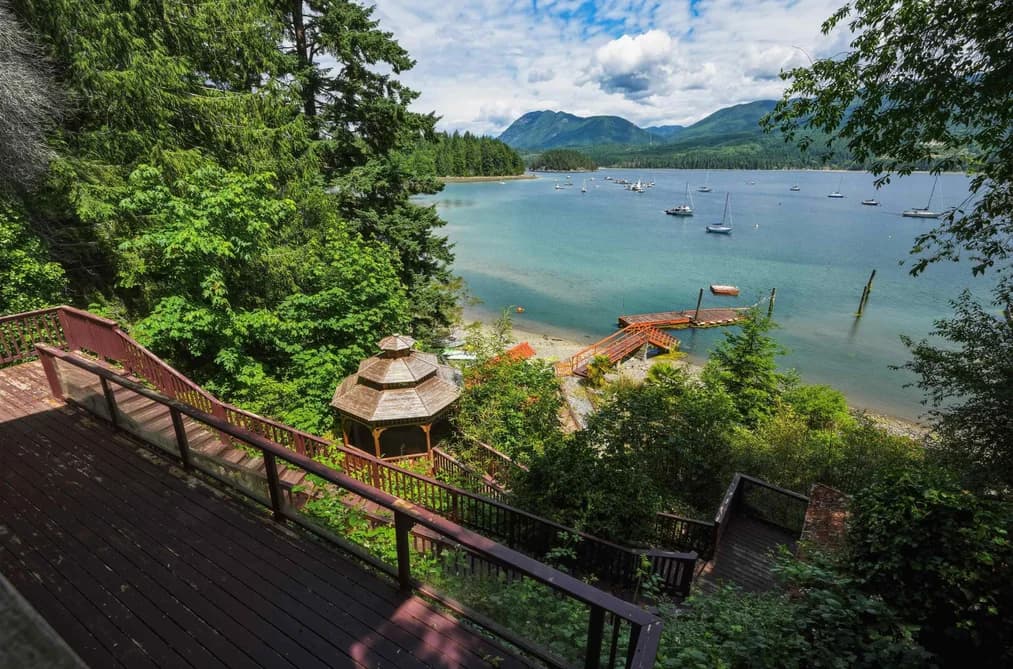 5810 MARINE WAY, Sechelt, BC — Residential for Sale - Photo 2