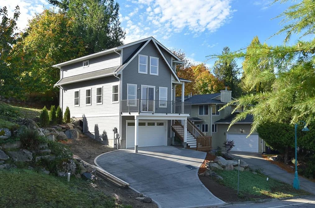 5825 TRAIL AVENUE, Sechelt, BC — Residential for Sale - Photo 2