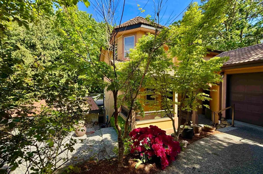 5836 MARINE WAY, Sechelt, BC — Residential for Sale - Photo 2