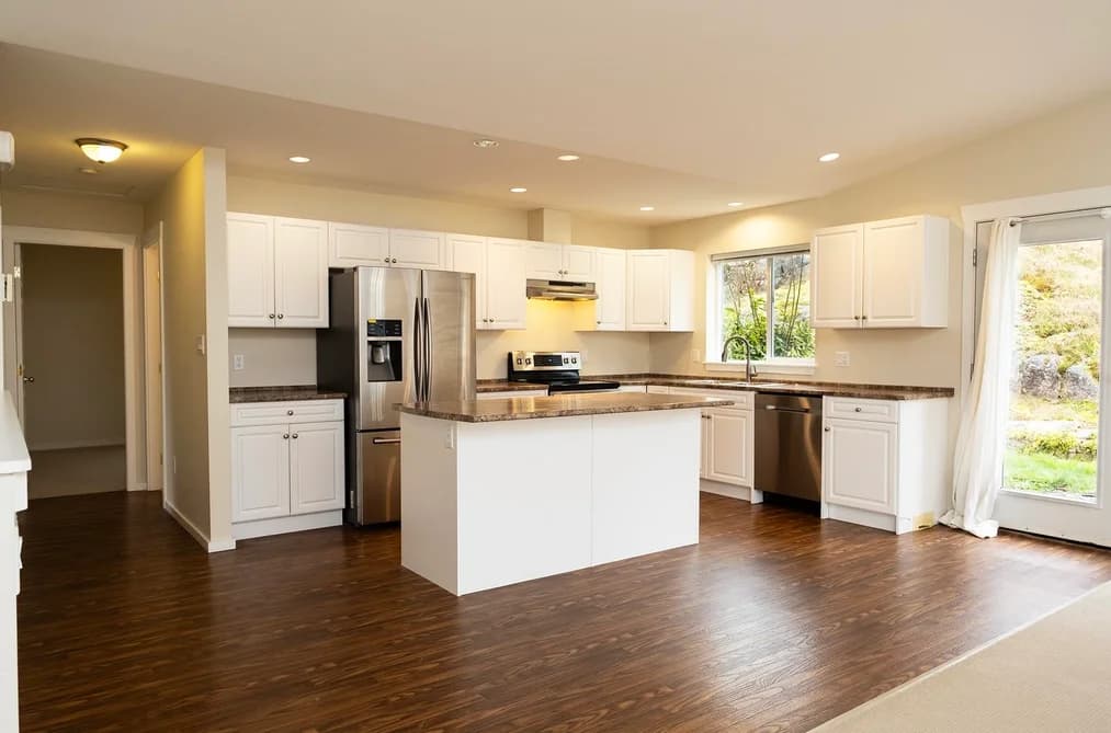 5839 TRAIL AVENUE, Sechelt, BC — Residential for Sale - Photo 2