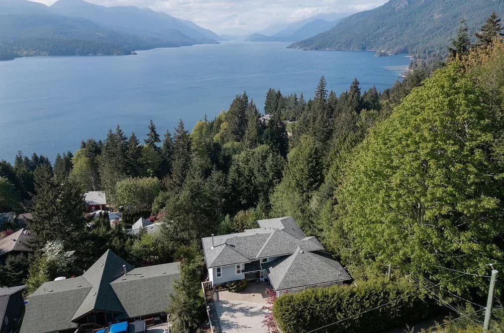 5872 Deerhorn Drive, Sechelt, BC - House for Sale - Main Photo 5872 Deerhorn Drive, Sechelt, BC - House for Sale - Main Photo