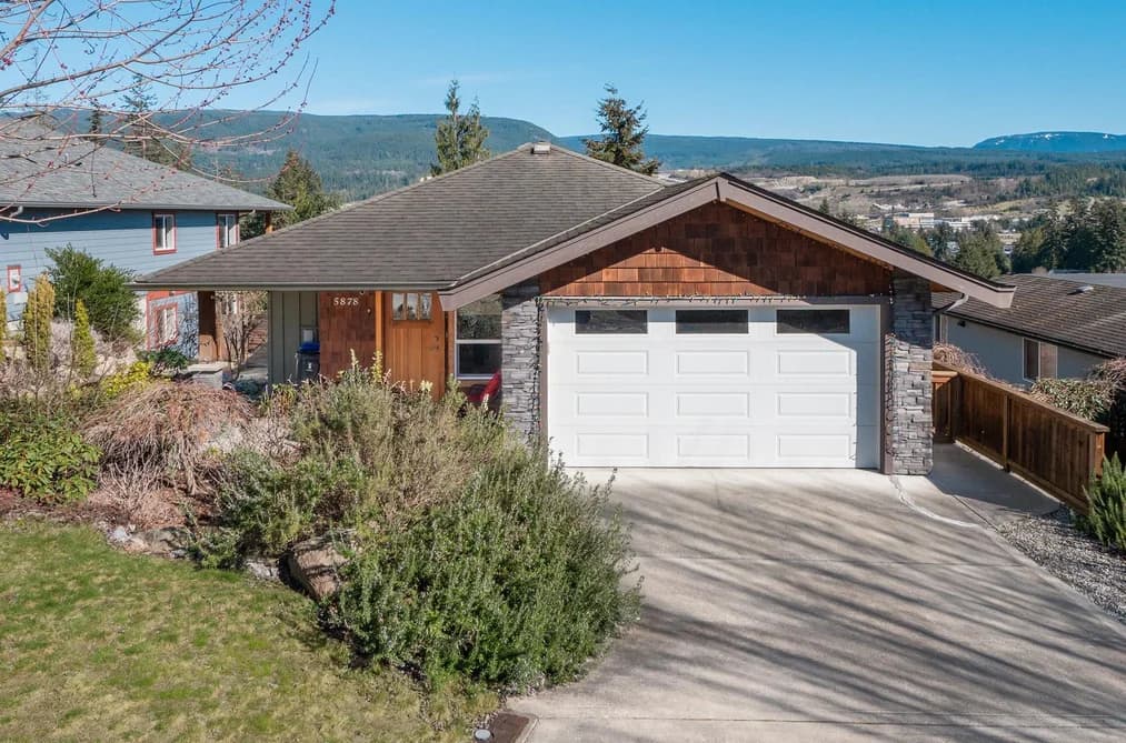 5878 MEDUSA STREET, Sechelt, BC — Residential for Sale - Main Photo