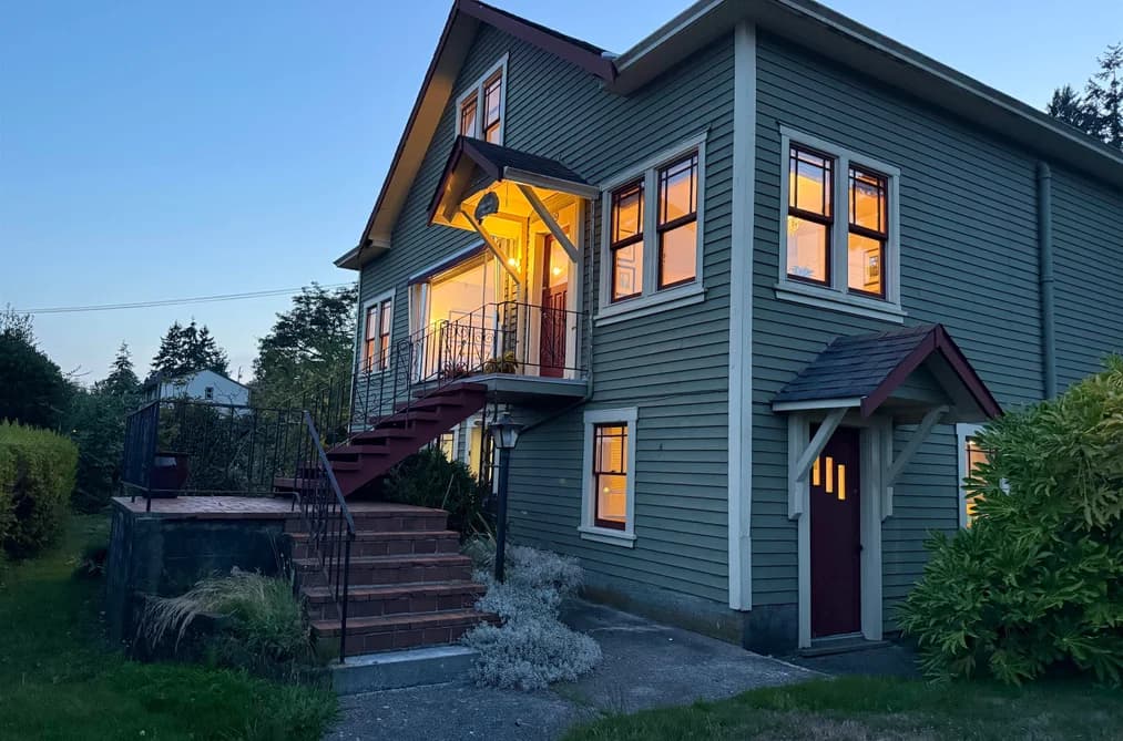 589 SEAVIEW ROAD, Gibsons, BC — Residential for Sale - Photo 2