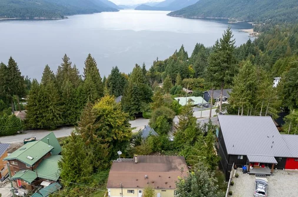 5894 SKOOKUMCHUK ROAD, Sechelt, BC — Residential for Sale - Photo 2