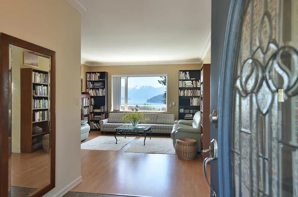 590-592 N FLETCHER ROAD, Gibsons, BC — Residential for Sale - Main Photo