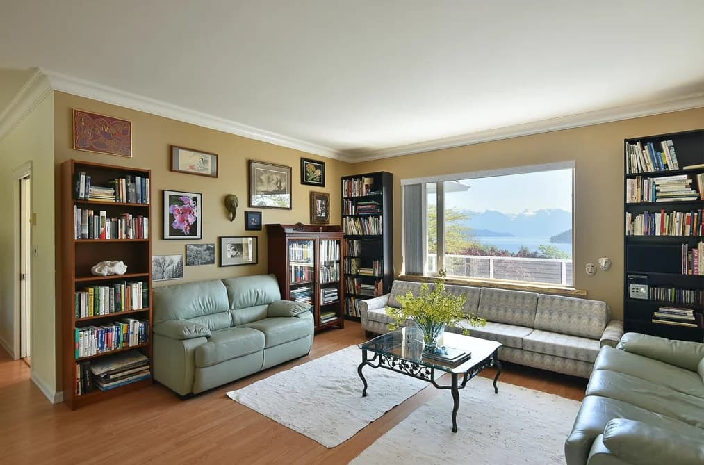 590-592 N FLETCHER ROAD, Gibsons, BC — Residential for Sale - Photo 2