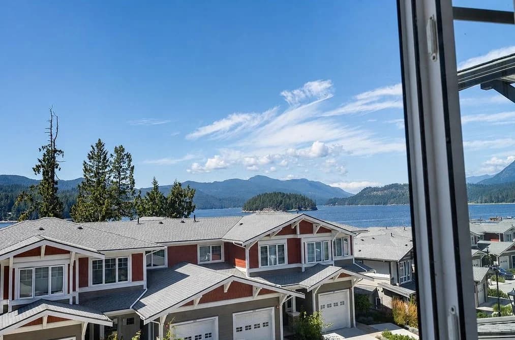5902 BEACHGATE LANE, Sechelt, BC — Residential for Sale - Photo 2