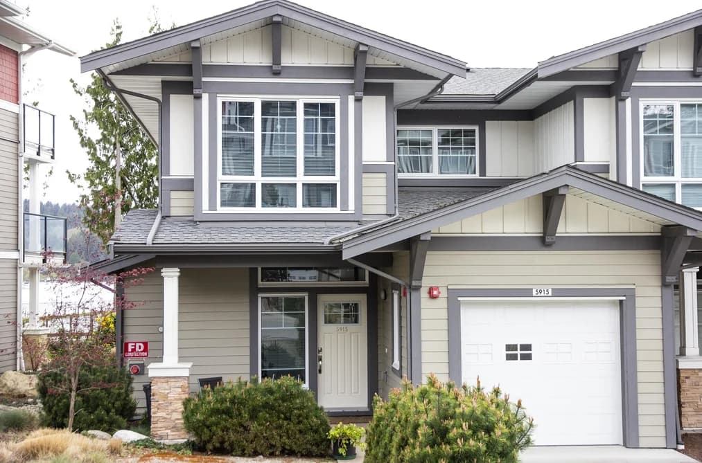 5915 BEACHGATE LANE, Sechelt, BC — Residential for Sale - Photo 2