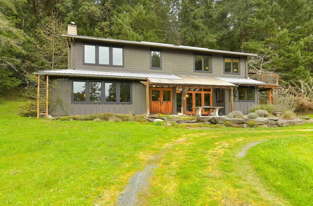 594 HORTON BAY ROAD, Mayne Island, BC — Residential for Sale - Photo 2