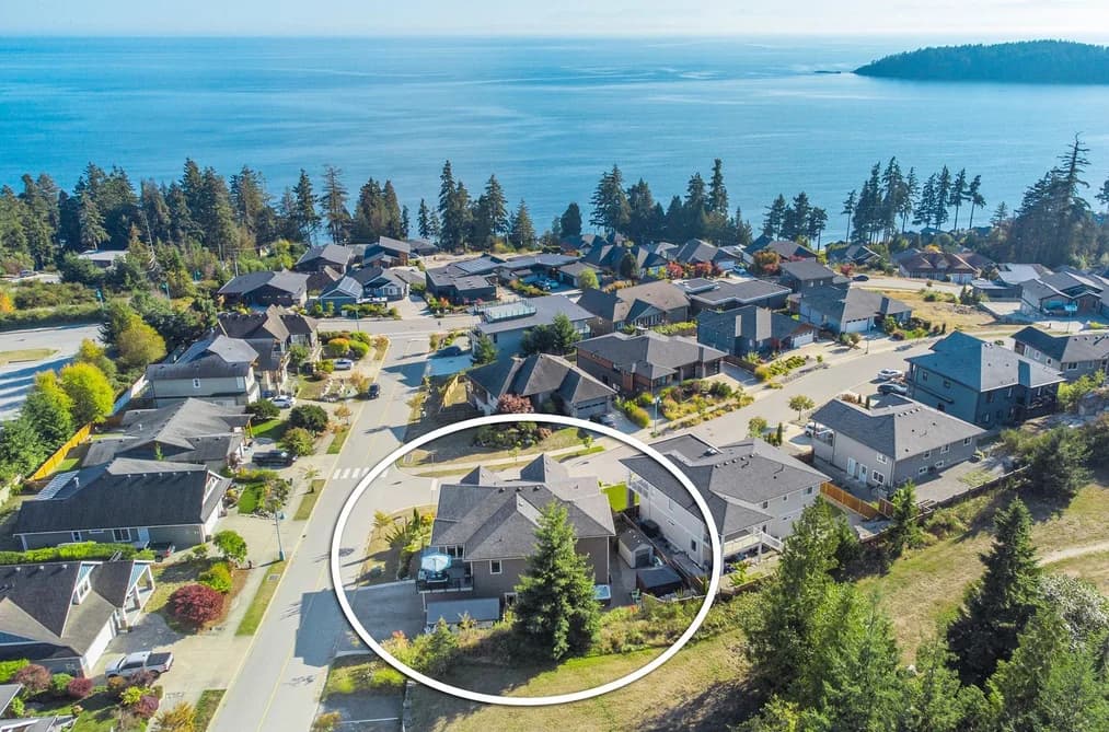 5950 COMPASS LANE, Sechelt, BC — Residential for Sale - Photo 2