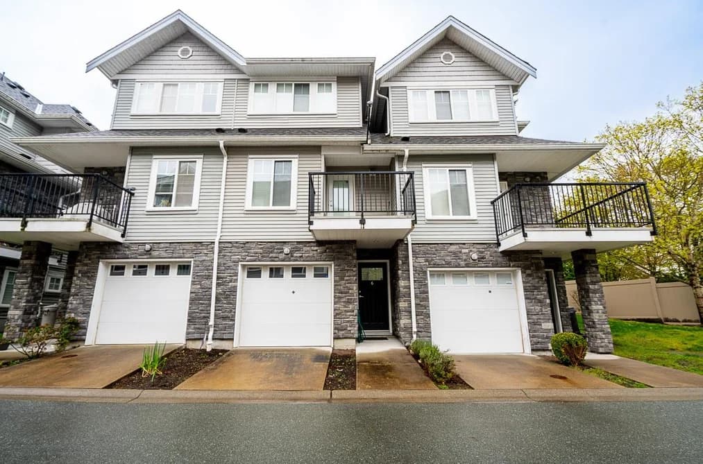 6 13864 HYLAND ROAD, Surrey, BC — Residential for Sale - Photo 2
