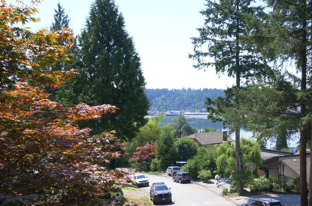 60 WALTON WAY, Port Moody, BC — Residential for Sale - Photo 2