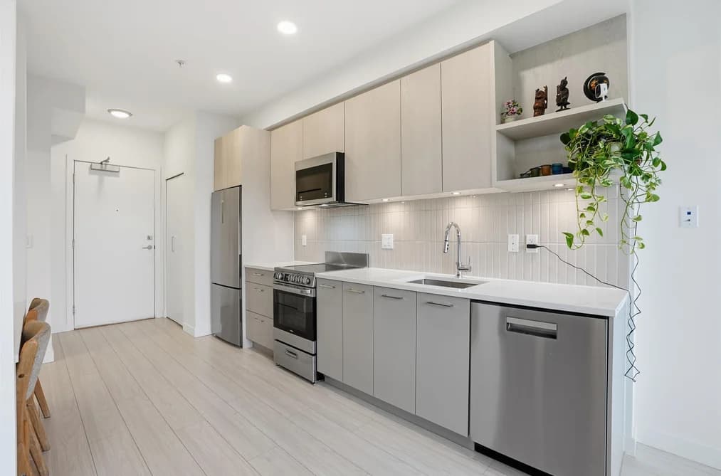 604 10777 138 STREET, Surrey, BC — Residential for Sale - Photo 2