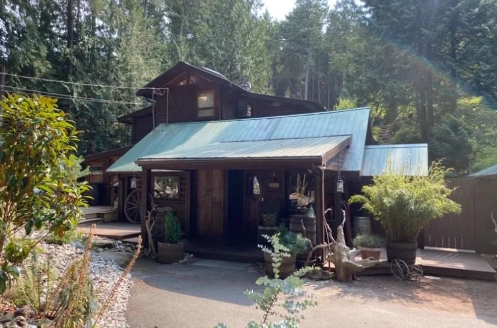 604 WAUGH ROAD, Mayne Island, BC — Residential for Sale - Photo 2