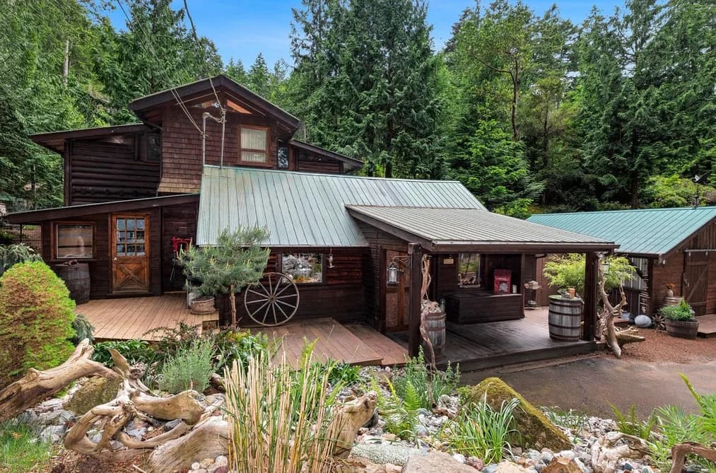 604 WAUGH ROAD, Mayne Island, BC — Residential for Sale - Photo 2