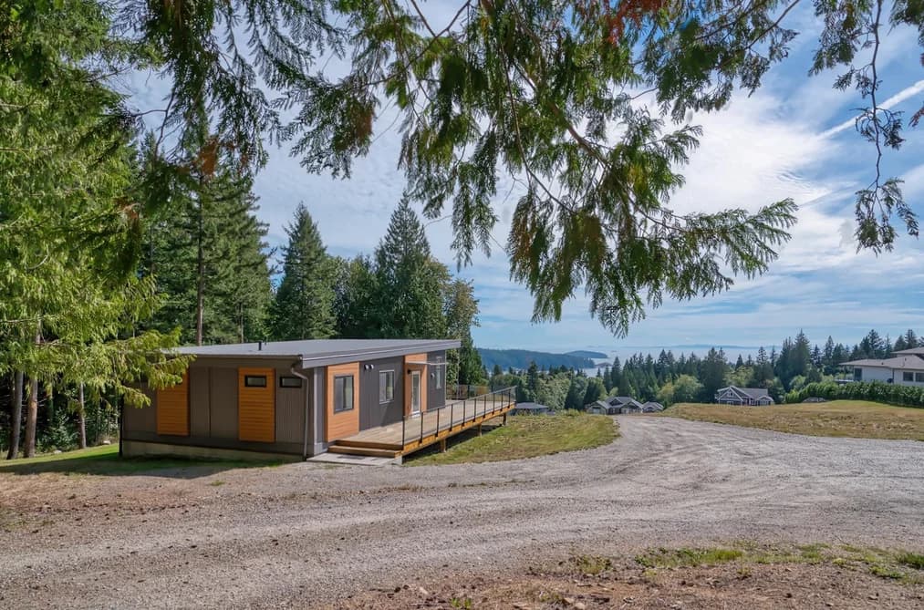 604 WOODLAND AVENUE, Gibsons, BC — Residential for Sale - Photo 2