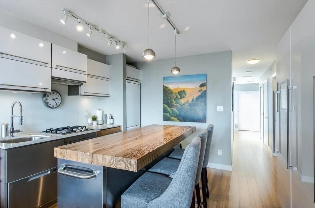 605 718 MAIN STREET, Vancouver BC V6A 0B1 - Photo 1