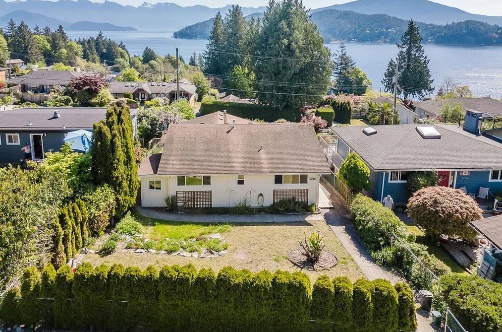 606 MARTIN ROAD, Gibsons, BC — Residential for Sale - Main Photo