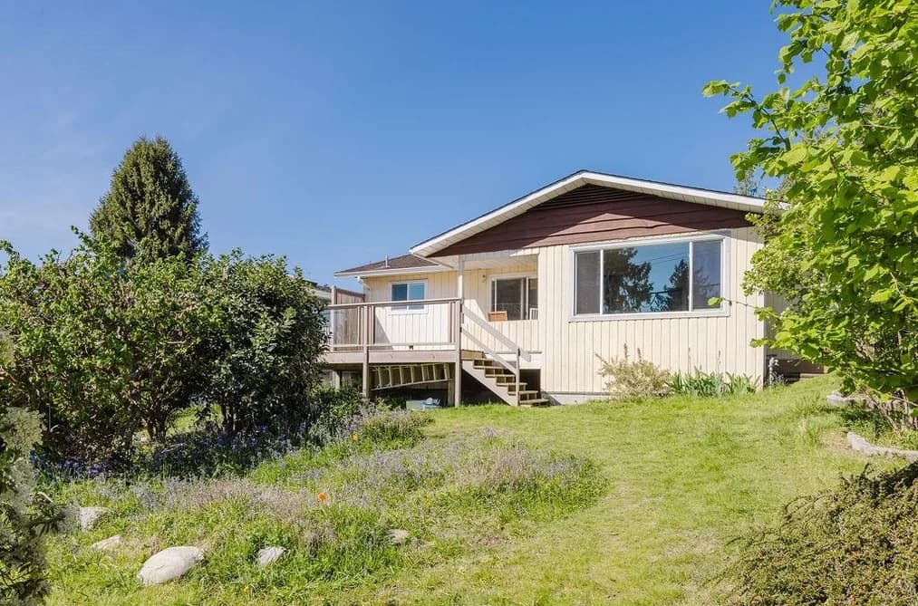 606 MARTIN ROAD, Gibsons, BC — Residential for Sale - Photo 2