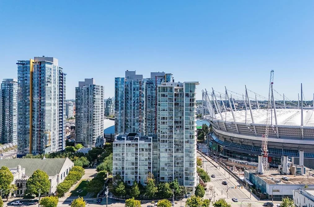 607 161 WEST GEORGIA STREET, Vancouver, BC — Residential for Sale - Main Photo