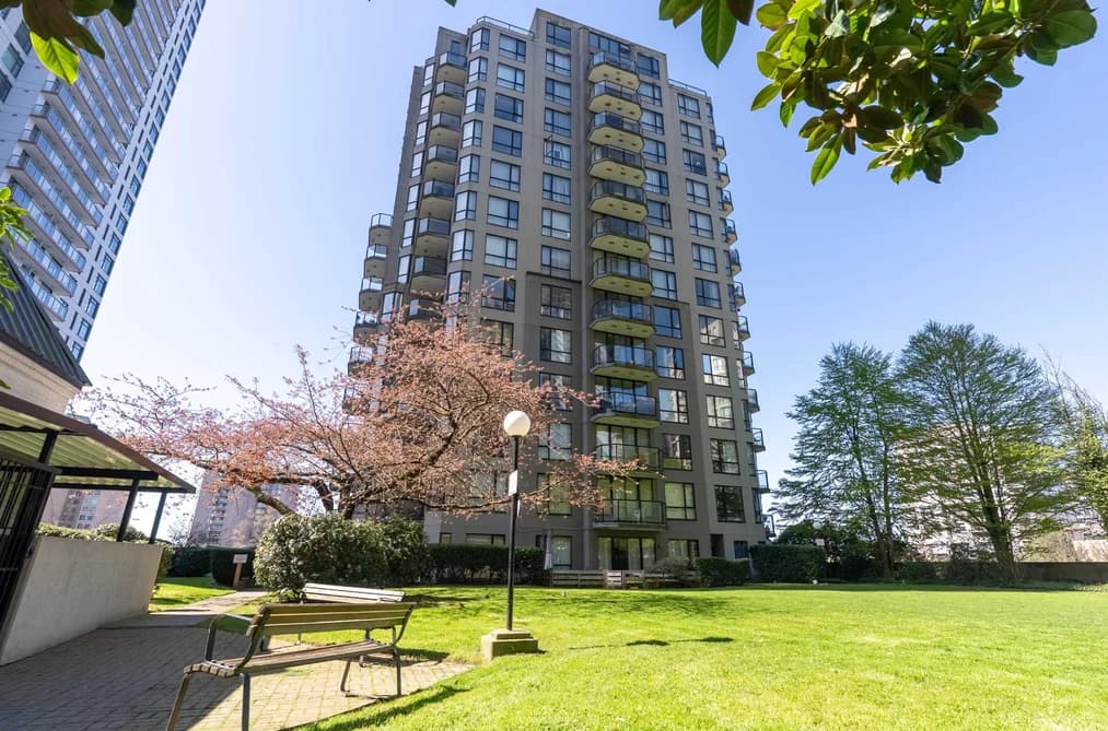 607 55 TENTH STREET, New Westminster, BC — Residential for Sale - Main Photo