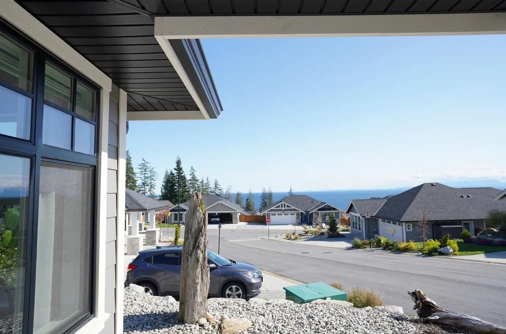 6078 KINGBIRD AVENUE, Sechelt, BC — Residential for Sale - Main Photo
