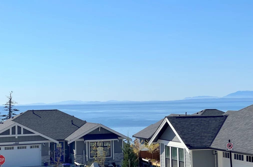 6078 KINGBIRD AVENUE, Sechelt, BC — Residential for Sale - Main Photo