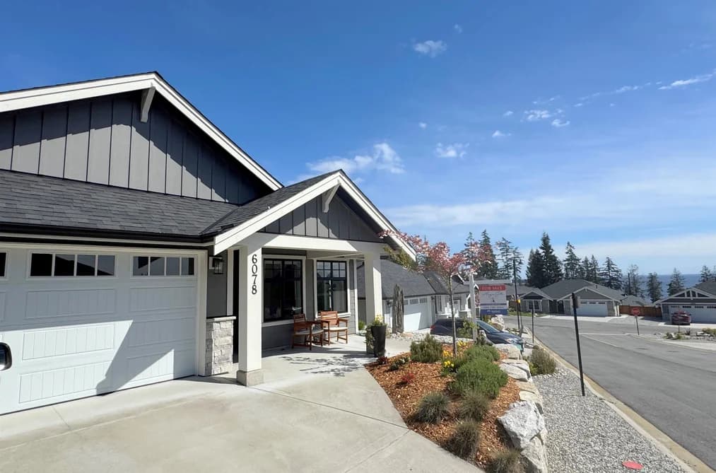 6078 KINGBIRD AVENUE, Sechelt, BC — Residential for Sale - Photo 2