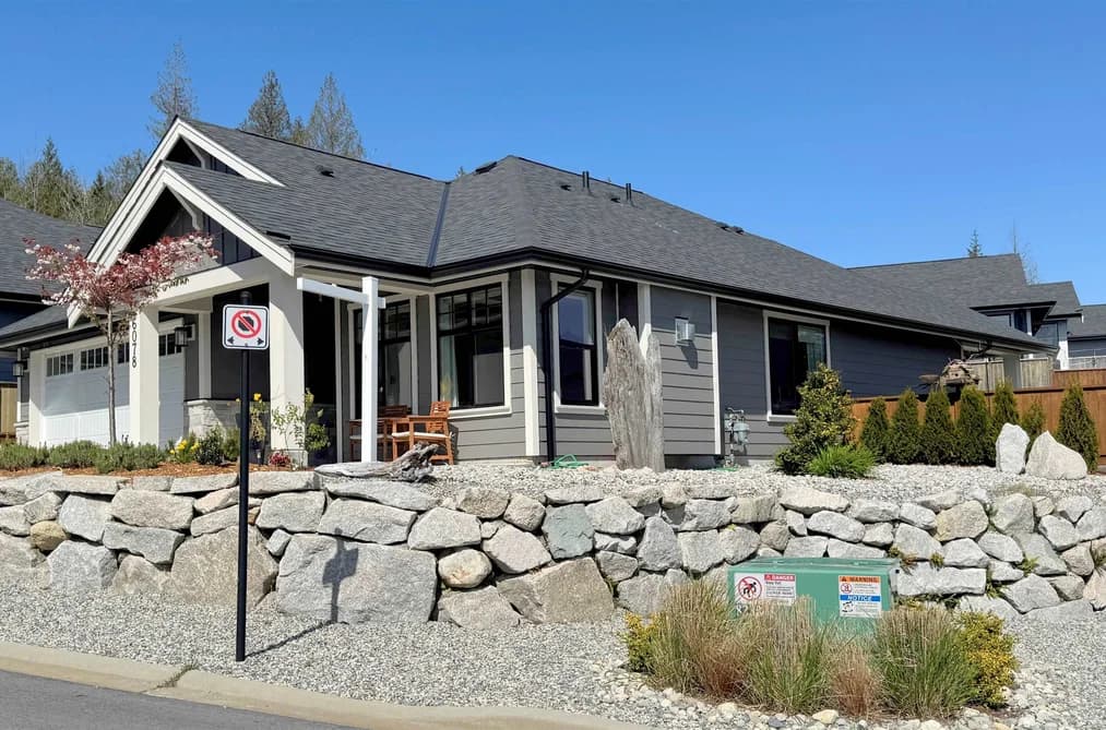 6078 KINGBIRD AVENUE, Sechelt, BC — Residential for Sale - Photo 2