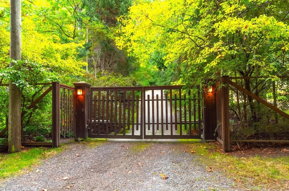 608 MAGEE ROAD, Bowen Island, BC — Residential for Sale - Photo 2