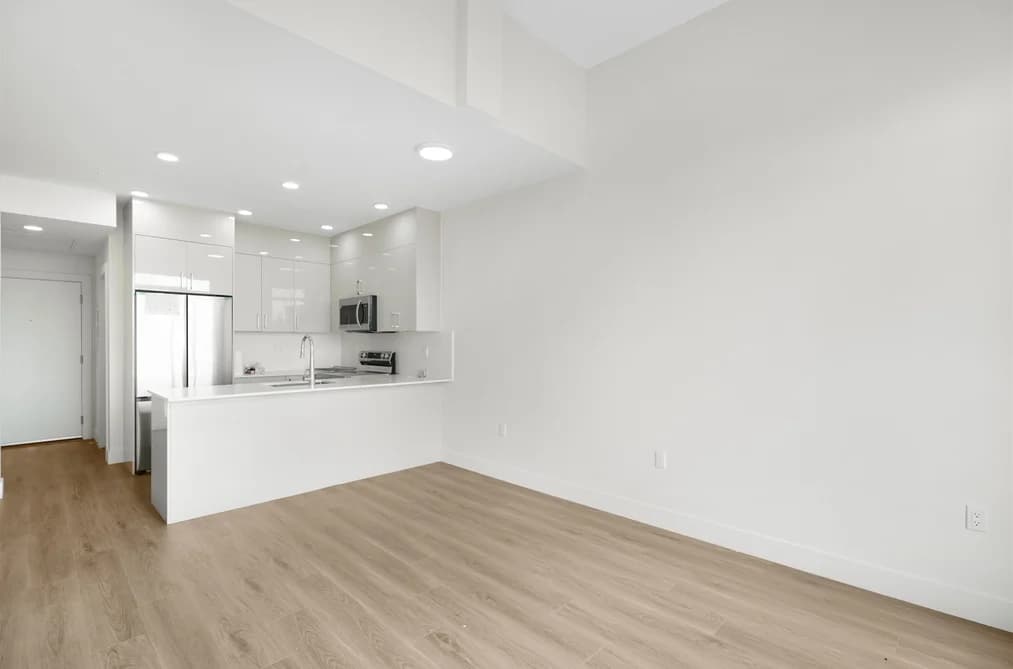 609 15739 FRASER HIGHWAY, Surrey, BC — Residential for Sale - Main Photo