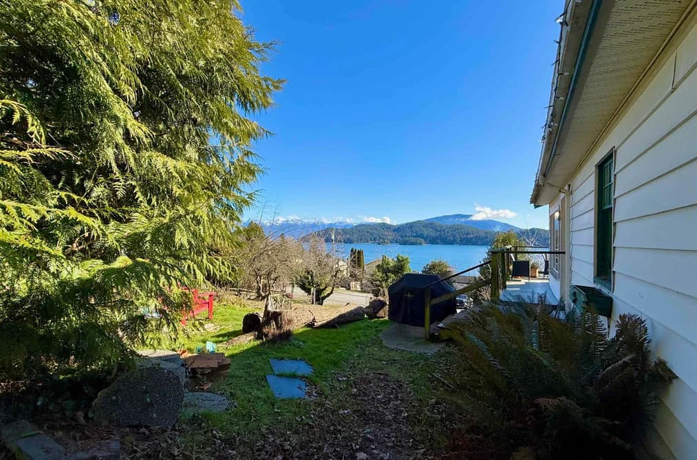 609 GLEN ROAD, Gibsons, BC — Residential for Sale - Photo 2