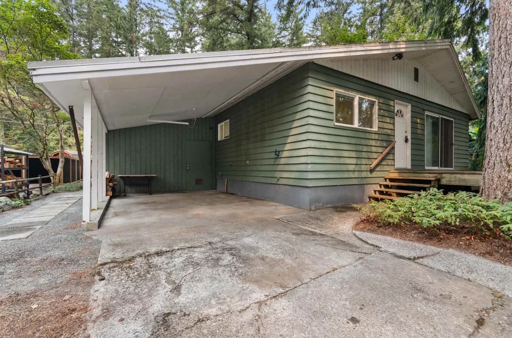 610 MOUNTAIN VIEW ROAD, Cultus Lake, BC — Residential for Sale - Photo 2