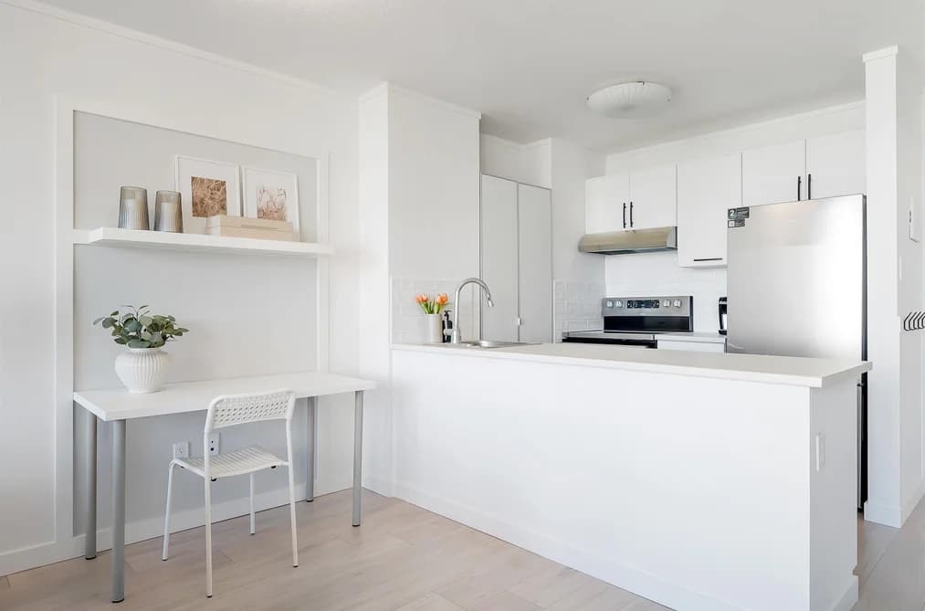 611 1330 BURRARD STREET, Vancouver, BC — Residential for Sale - Photo 2