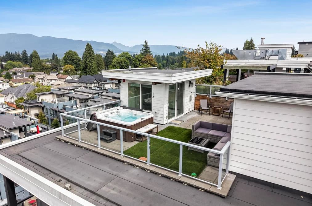 611 707 COMO LAKE AVENUE, Coquitlam, BC — Residential for Sale - Main Photo