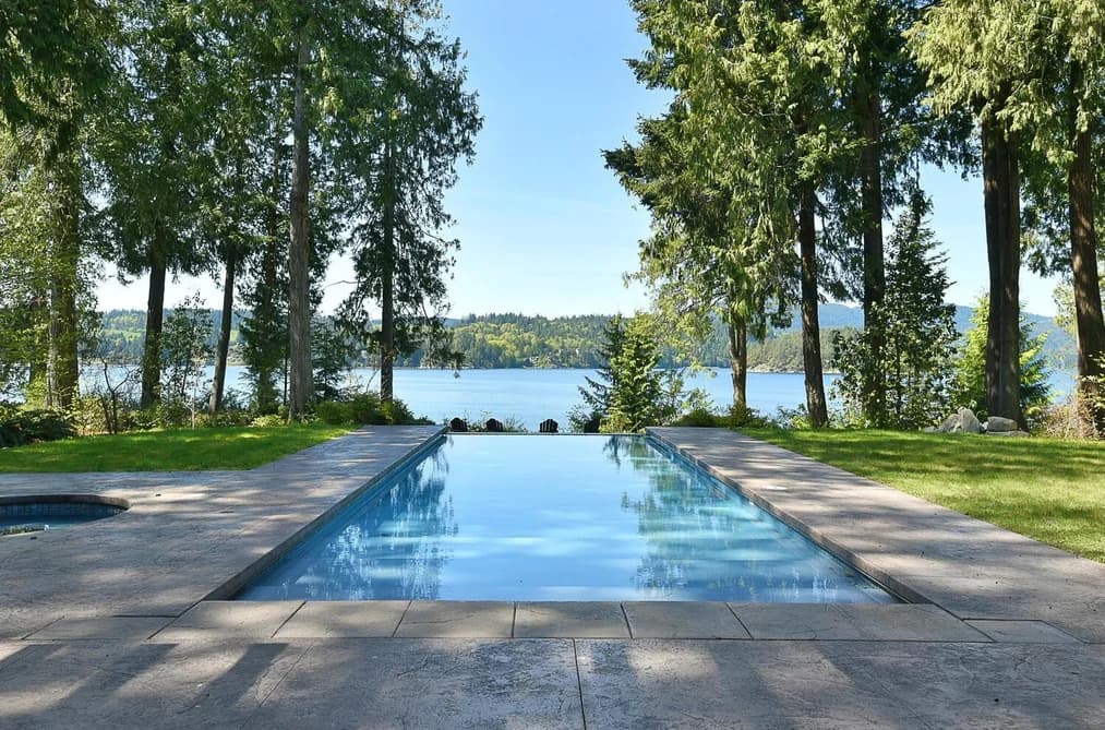 6119 SECHELT INLET ROAD, Sechelt, BC — Residential for Sale - Photo 2