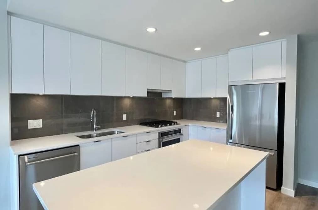 615 COTTONWOOD AVENUE, Coquitlam BC V3J 0N4 - Photo 1
