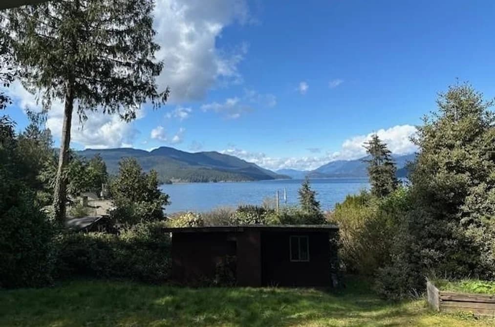 6201 CORACLE DRIVE, Sechelt, BC — Residential for Sale - Main Photo