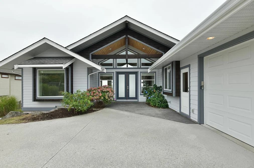 6216 ORACLE ROAD, Sechelt, BC — Residential for Sale - Main Photo