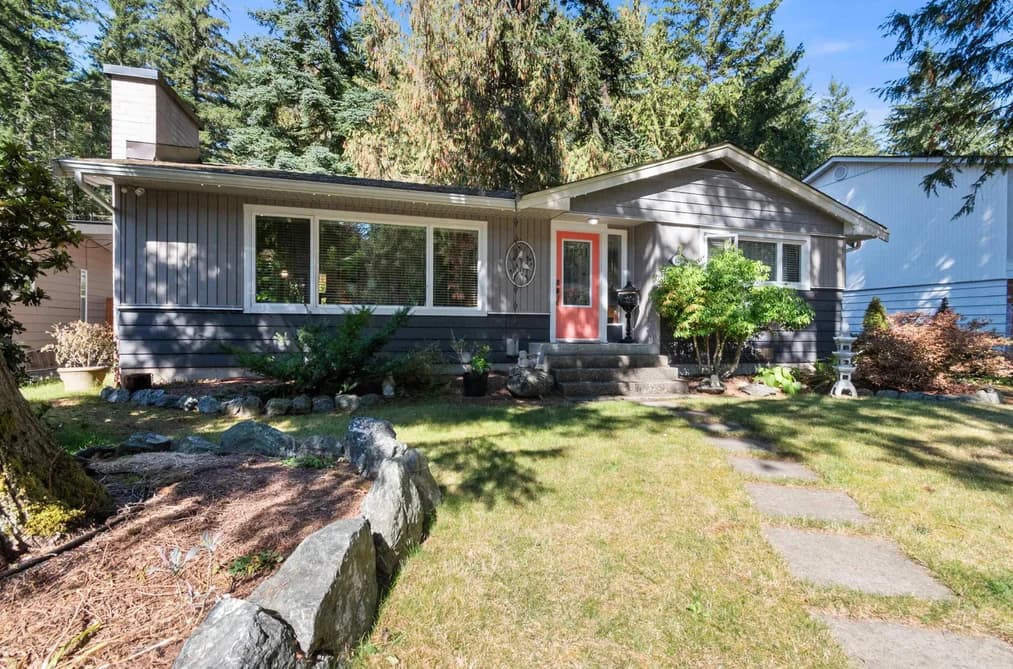 624 MOUNTAIN VIEW ROAD, Cultus Lake, BC — Residential for Sale - Main Photo