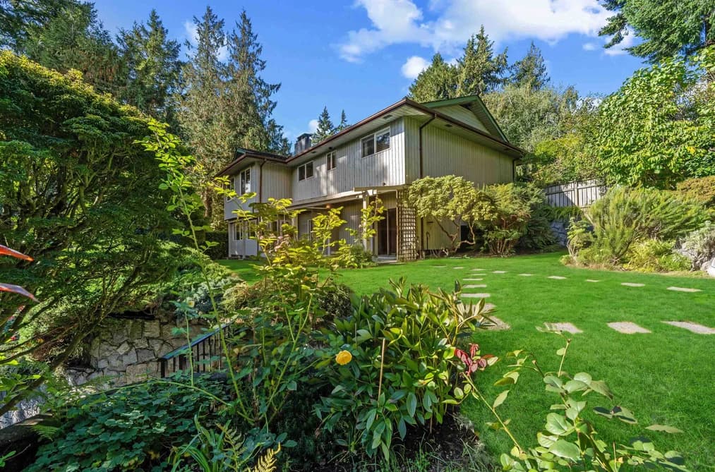 6250 SUMMIT AVENUE, West Vancouver, BC — Residential for Sale - Main Photo