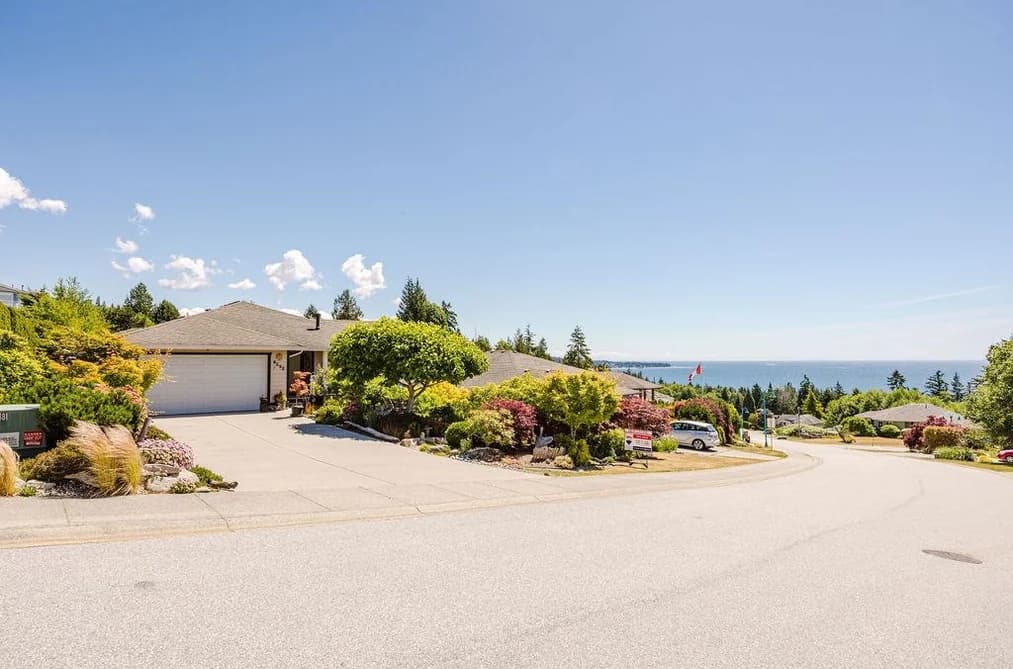 6252 BAILLIE ROAD, Sechelt, BC — Residential for Sale - Photo 2