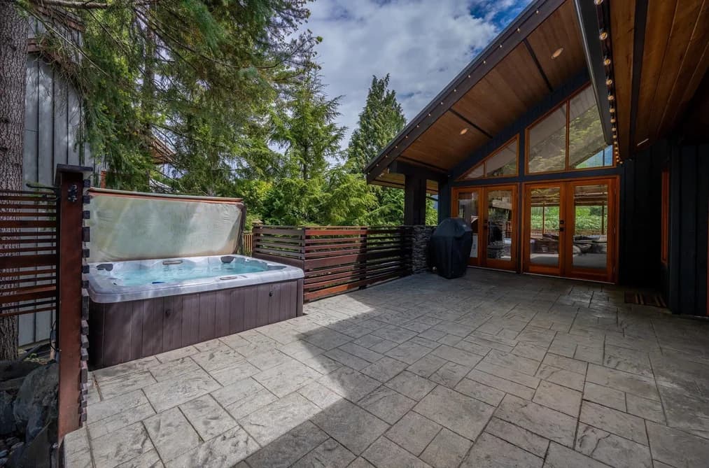 6260 BISHOP WAY, Whistler, BC — Residential for Sale - Photo 2
