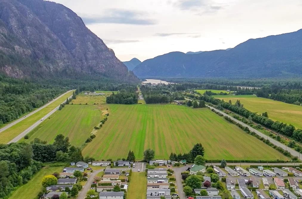 62600 FLOOD HOPE ROAD, Hope, BC — Residential for Sale - Photo 2