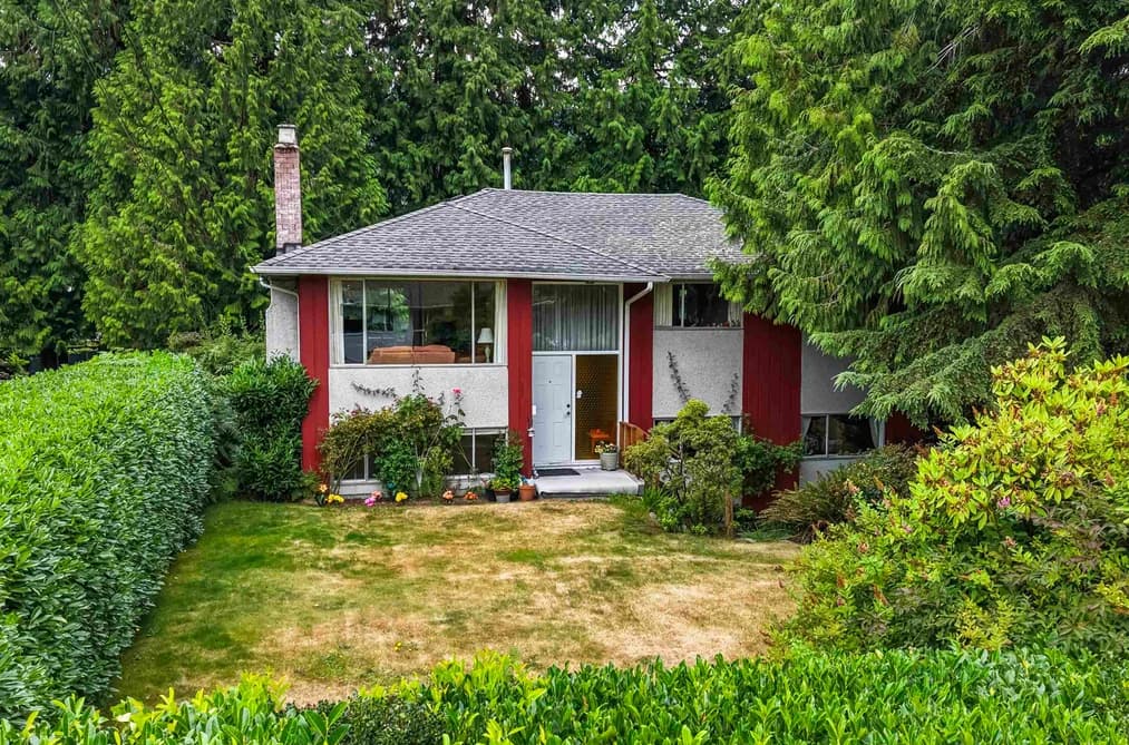 628 E ST. JAMES ROAD, North Vancouver, BC — Residential for Sale - Main Photo
