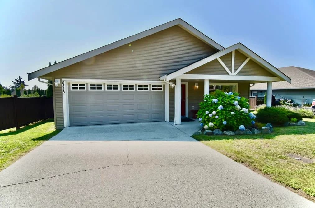 6315 TOWER ROAD, Sechelt, BC — Residential for Sale - Photo 2